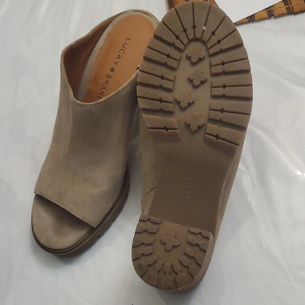 Lucchese Women's Beige Suede Block Heel Mules - Picture 4 of 6